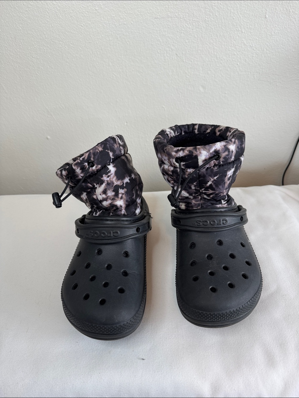 CROCS Unisex Classic Lined Neo Puff Tie-Dye Boots Sz 7 Women, 5 Men